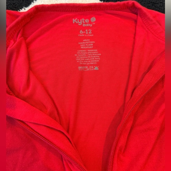 Kyte Baby Zipper Romper Red Bamboo 6-12 months Christmas PJS collection - Picture 10 of 10